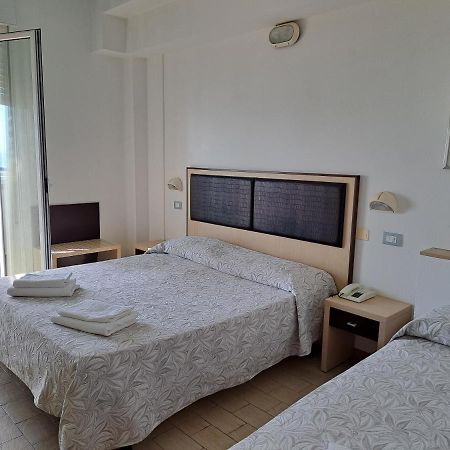 Hotel Marco Lido Di Savio Bagian luar foto