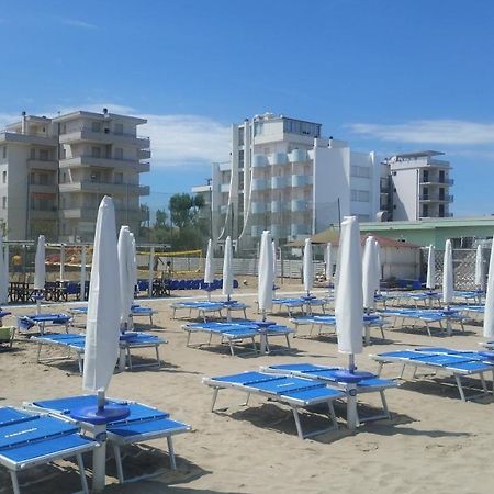 Hotel Marco Lido Di Savio Bagian luar foto