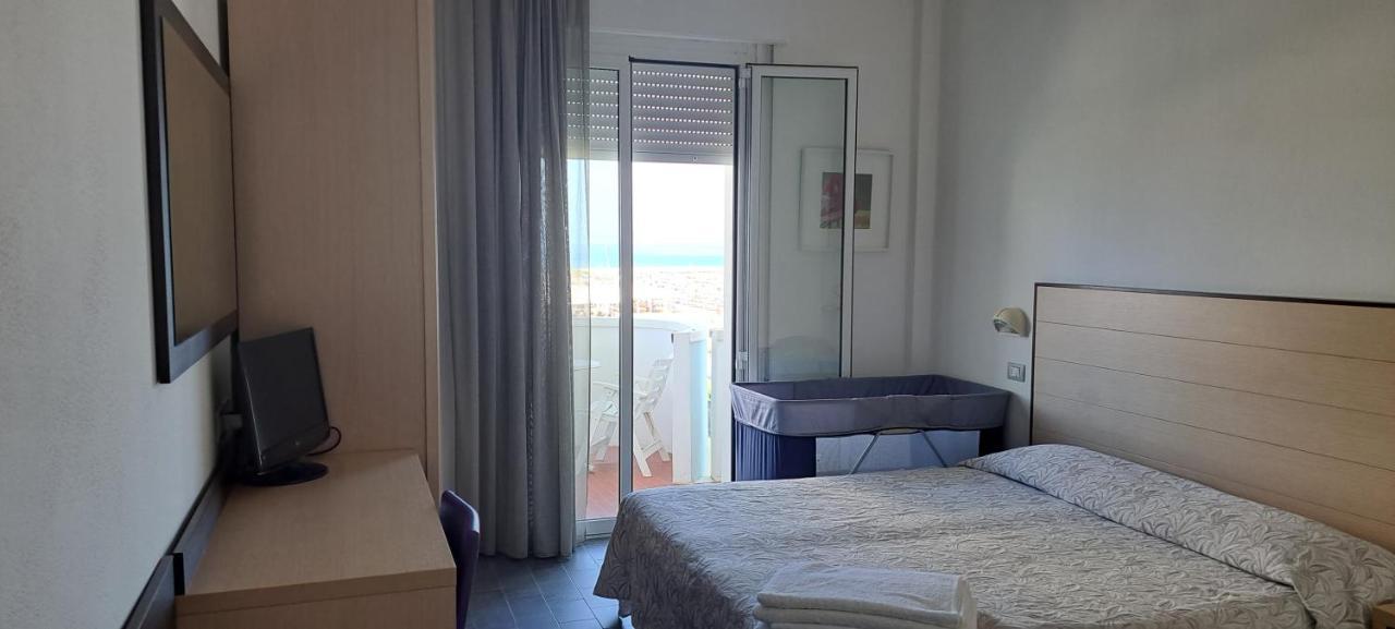 Hotel Marco Lido Di Savio Bagian luar foto