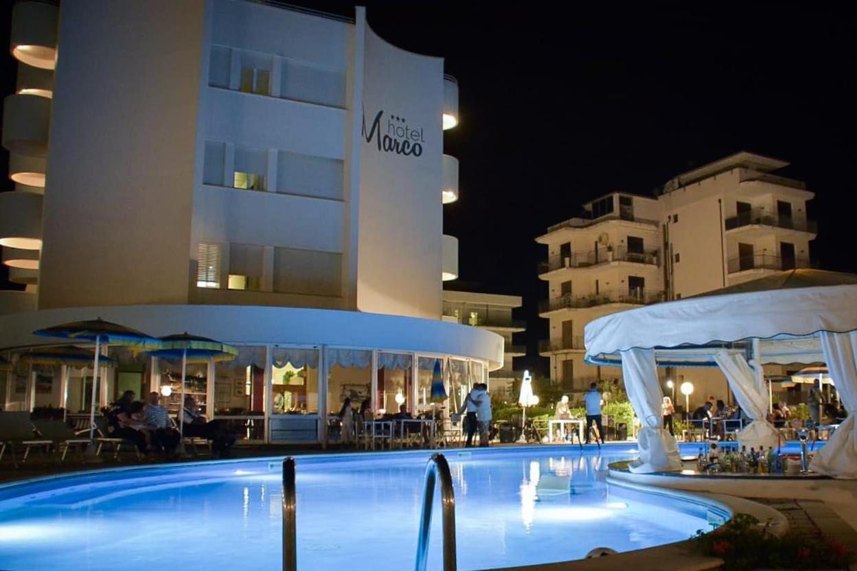 Hotel Marco Lido Di Savio Bagian luar foto