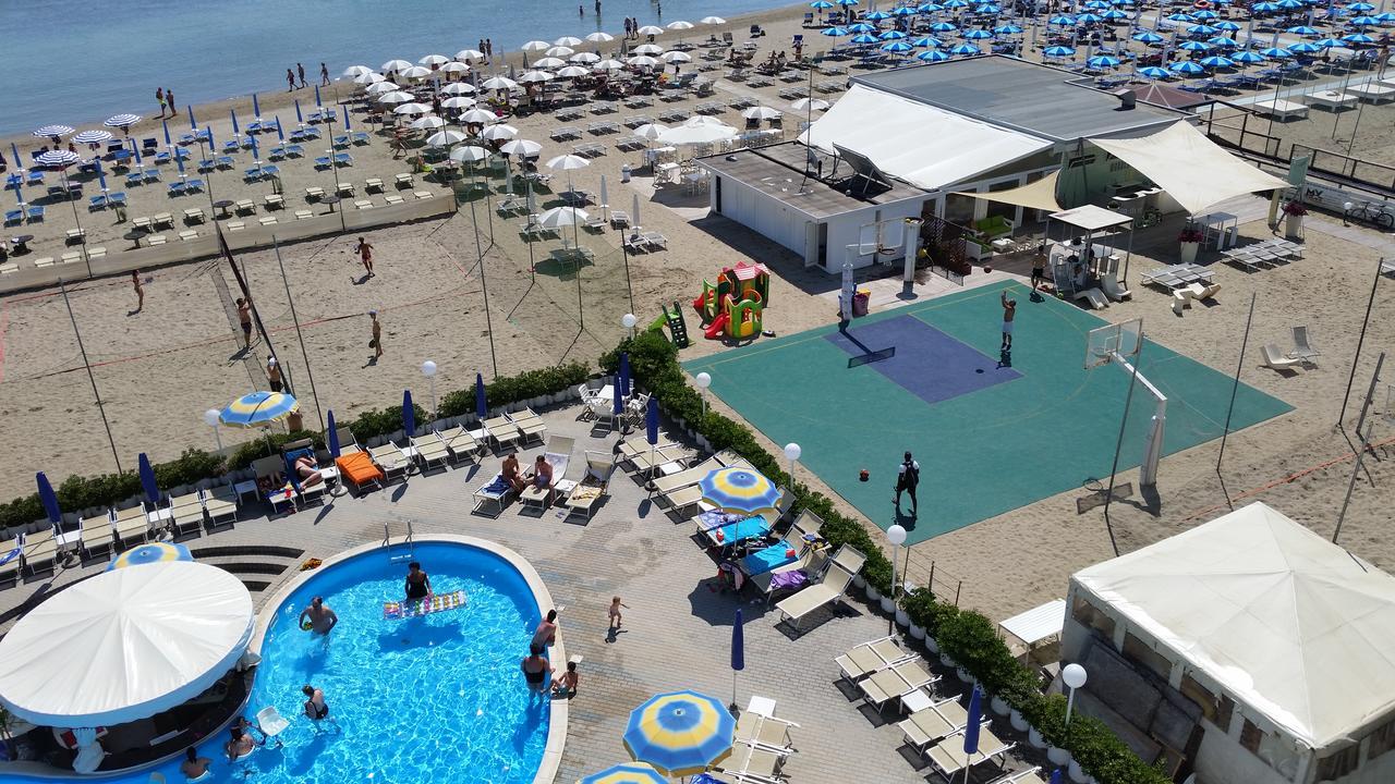 Hotel Marco Lido Di Savio Bagian luar foto