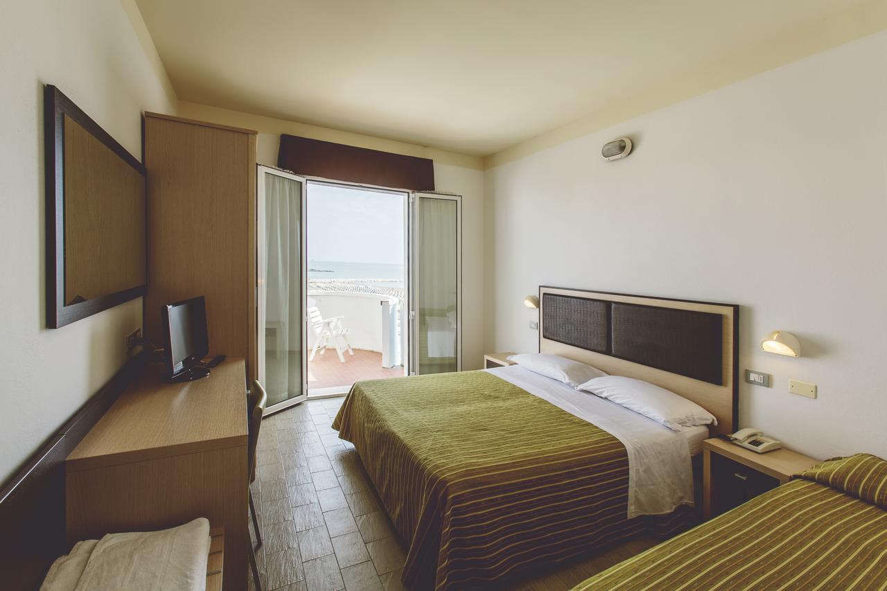 Hotel Marco Lido Di Savio Bagian luar foto