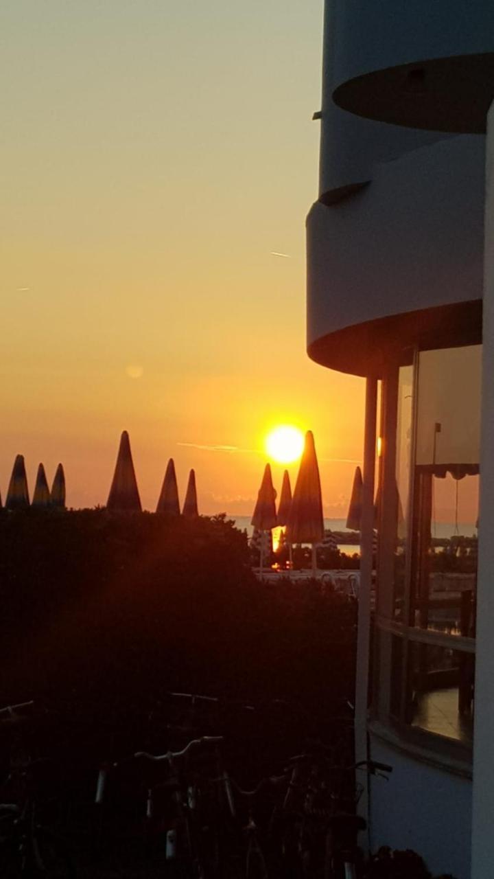Hotel Marco Lido Di Savio Bagian luar foto