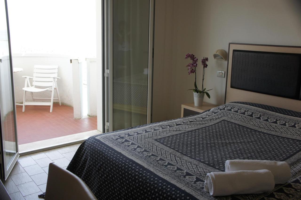 Hotel Marco Lido Di Savio Bagian luar foto