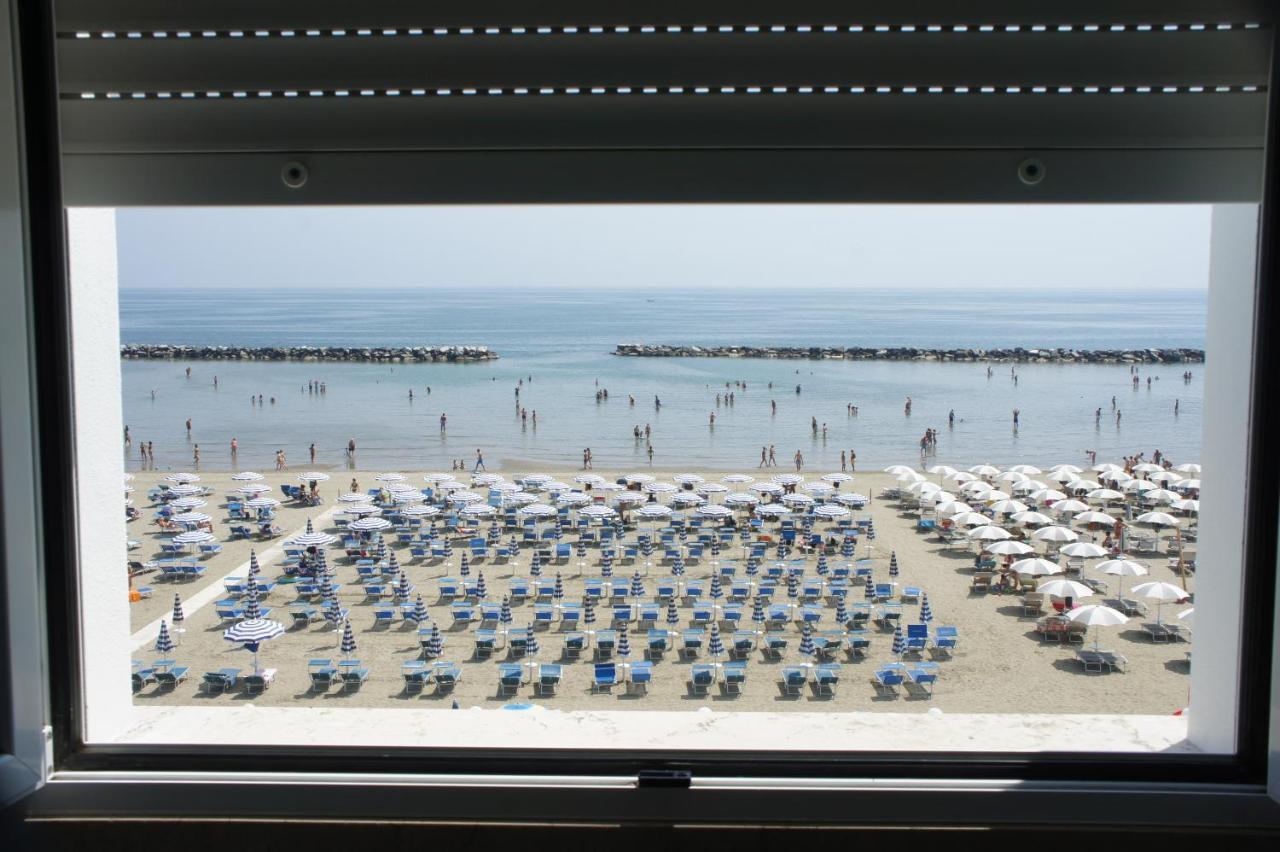 Hotel Marco Lido Di Savio Bagian luar foto