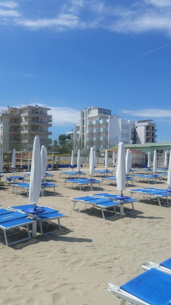 Hotel Marco Lido Di Savio Bagian luar foto