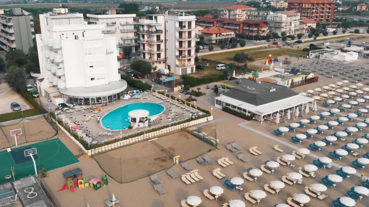 Hotel Marco Lido Di Savio Bagian luar foto